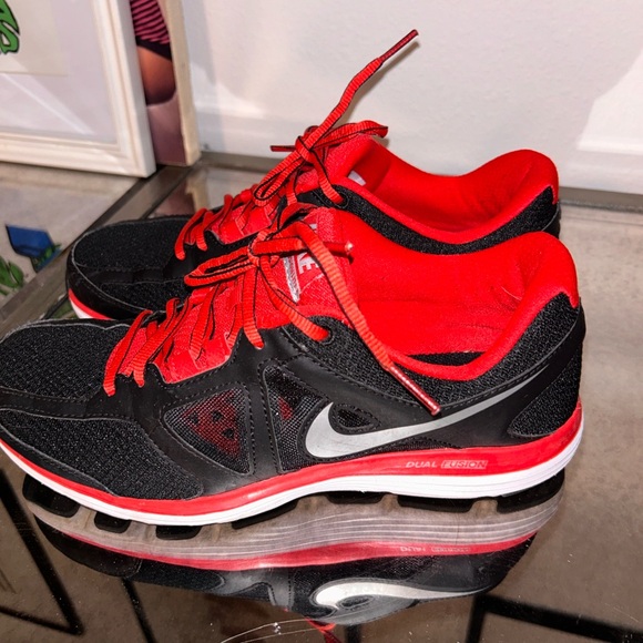 Nike dual fusion light to red black and reflective size 8 men’s 9.5 womans - Picture 2 of 7